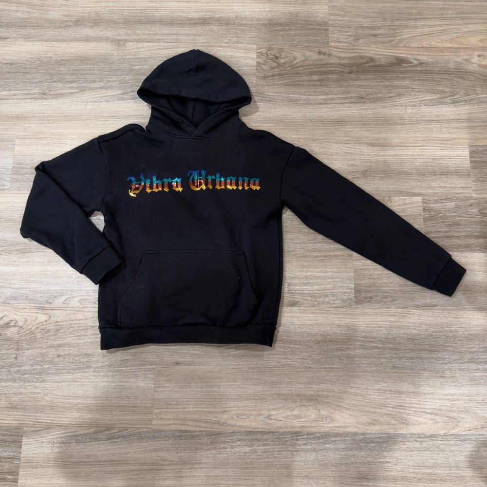 Vibra Urbana Festival Hoodie Men Small Black Rainbow Gradient Gothic Logo Cotton